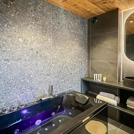 My Way Village 5 Rues Parking *