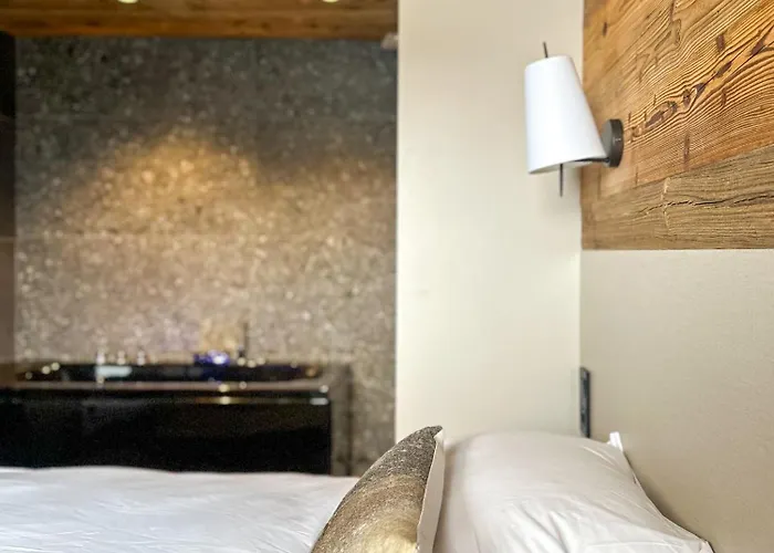 My Way Village 5 Rues Parking